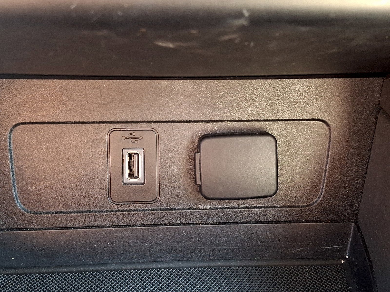 Certified 2018 Ford Escape SE w/ SE Sync 3 Package FWD image 22