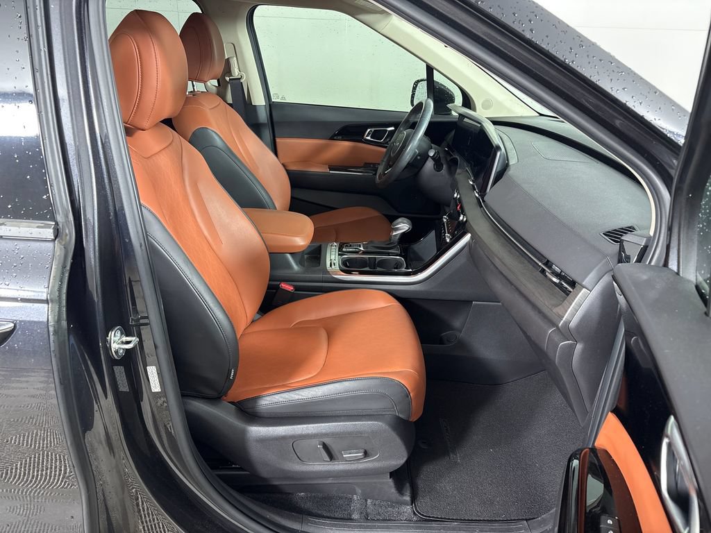 Used 2024 Kia Carnival SX FWD image 6