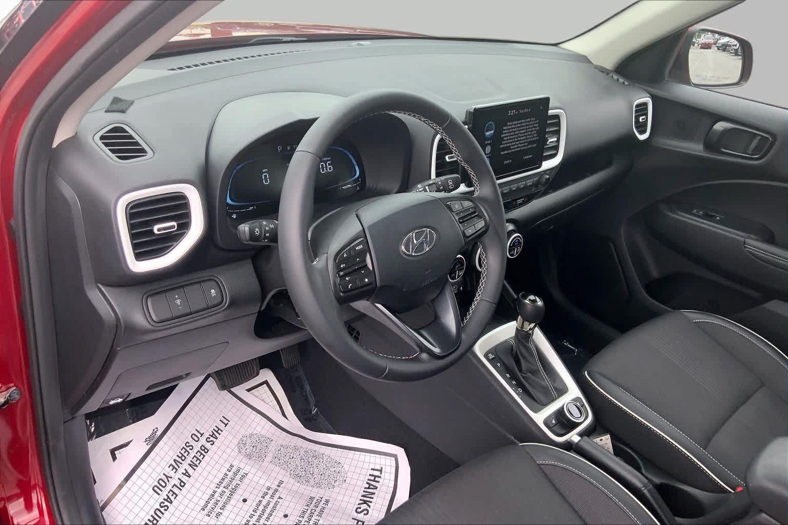 Used 2024 Hyundai Venue Limited FWD image 17