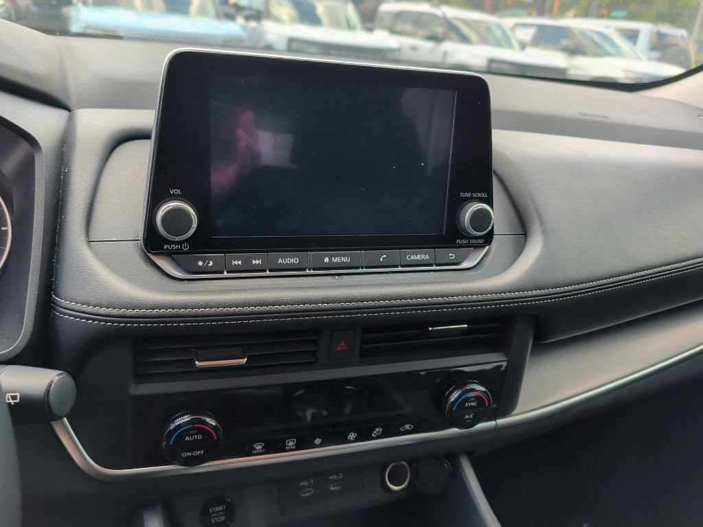 Used 2025 Nissan Rogue SV AWD/4WD image 8
