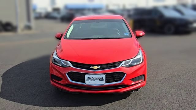 Used 2018 Chevrolet Cruze LT w/ Convenience Package FWD image 4