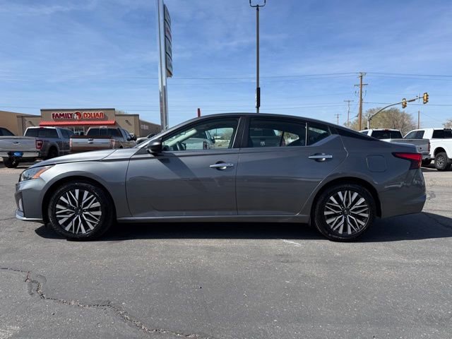Used 2024 Nissan Altima 2.5 SV image 2
