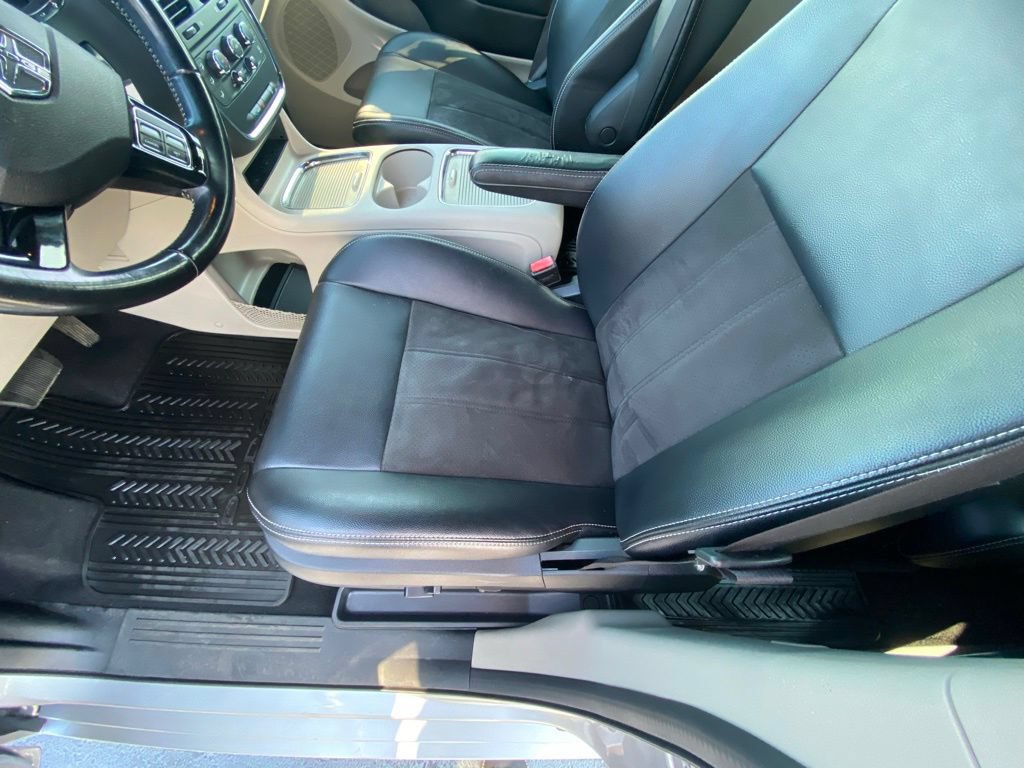Used 2019 Dodge Grand Caravan SXT FWD image 21