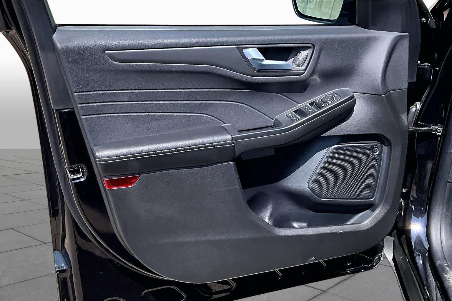 Certified 2025 Ford Escape SE FWD image 43