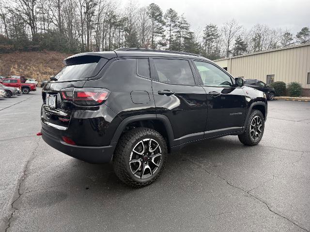 Used 2025 Jeep Compass Trailhawk w/ Trailhawk Elite Group image 5