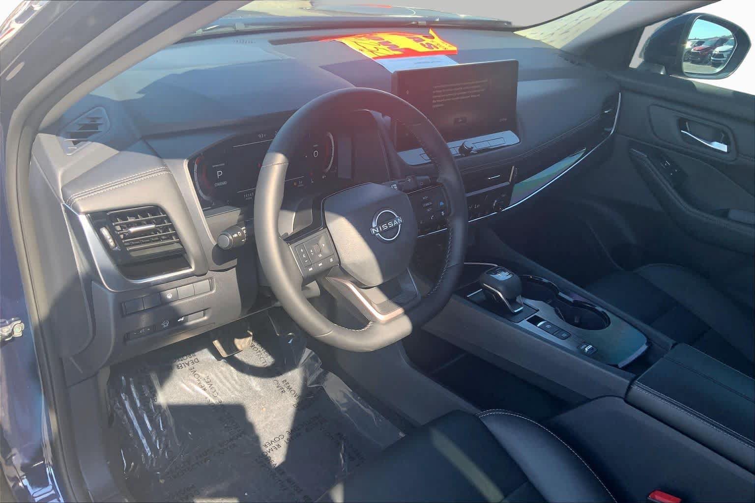 Used 2025 Nissan Rogue SL FWD image 18