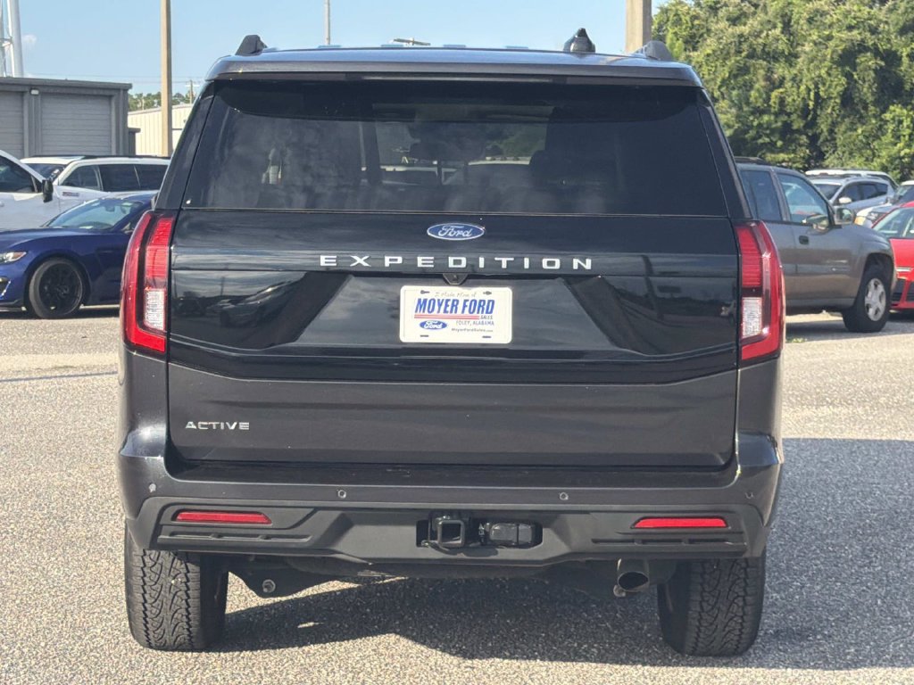 Certified 2025 Ford Expedition Active AWD/4WD image 5