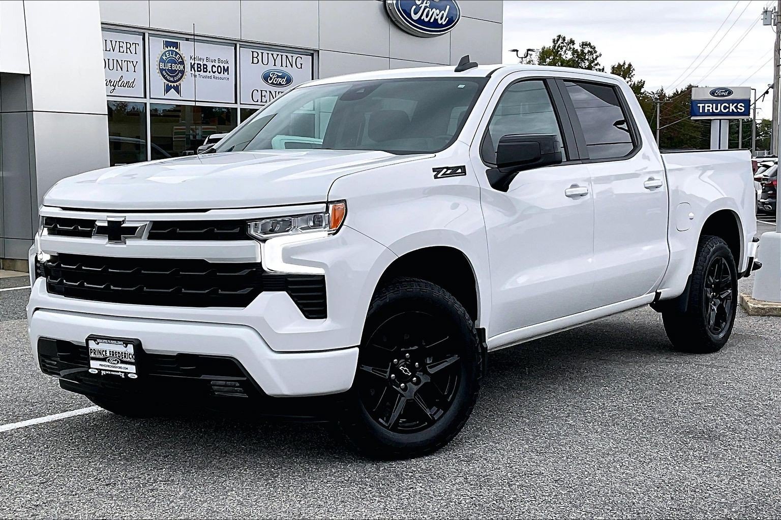 Used 2024 Chevrolet Silverado 1500 RST w/ Z71 Off-Road Package AWD/4WD image 3