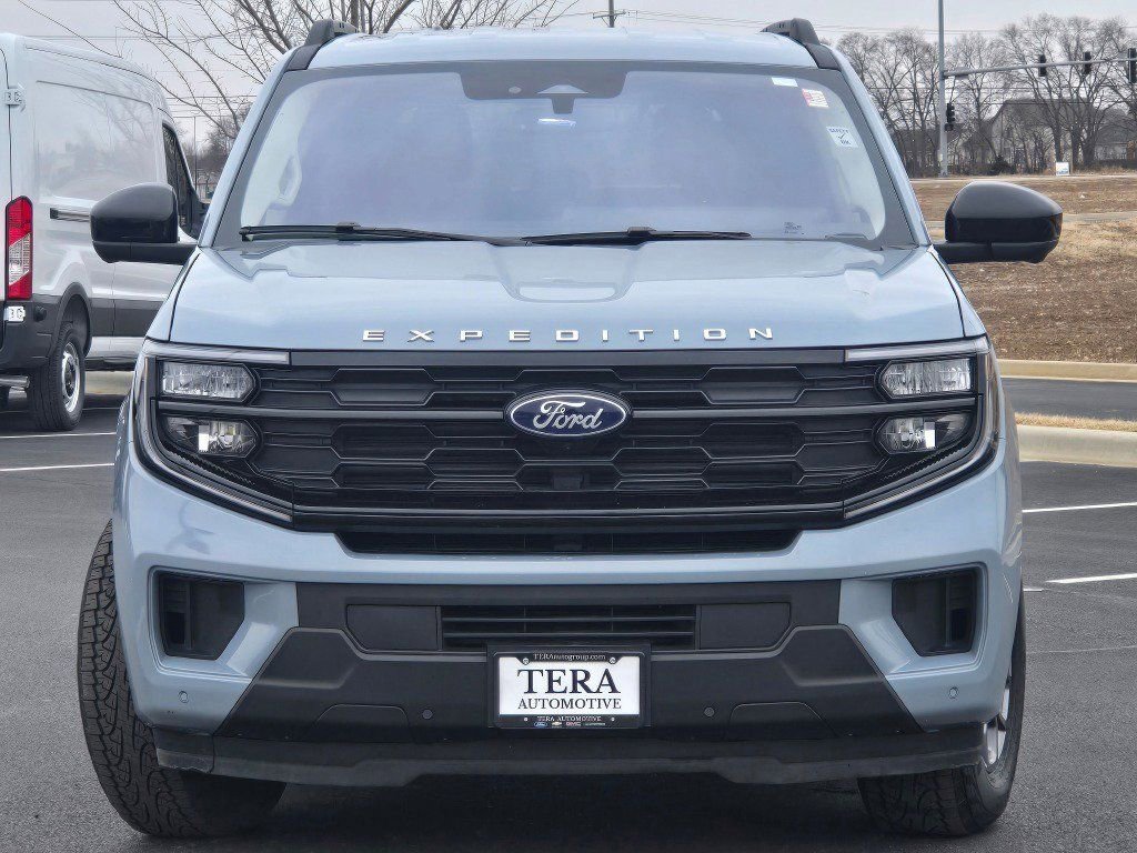 Certified 2025 Ford Expedition Active AWD/4WD video 3