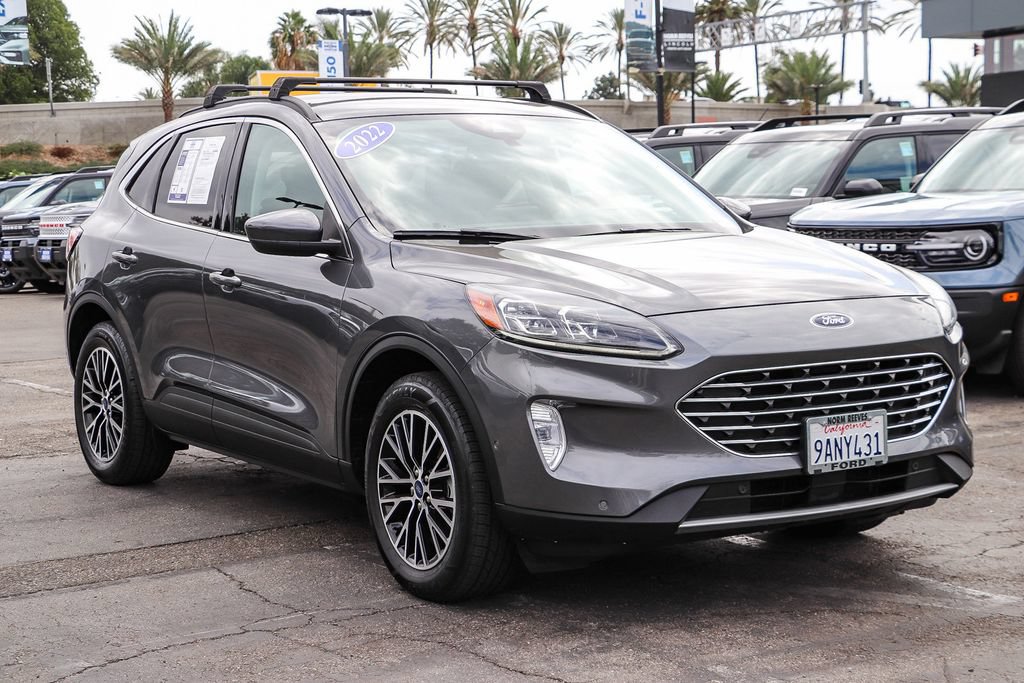 Certified 2022 Ford Escape Titanium w/ Titanium Premium Package FWD image 3