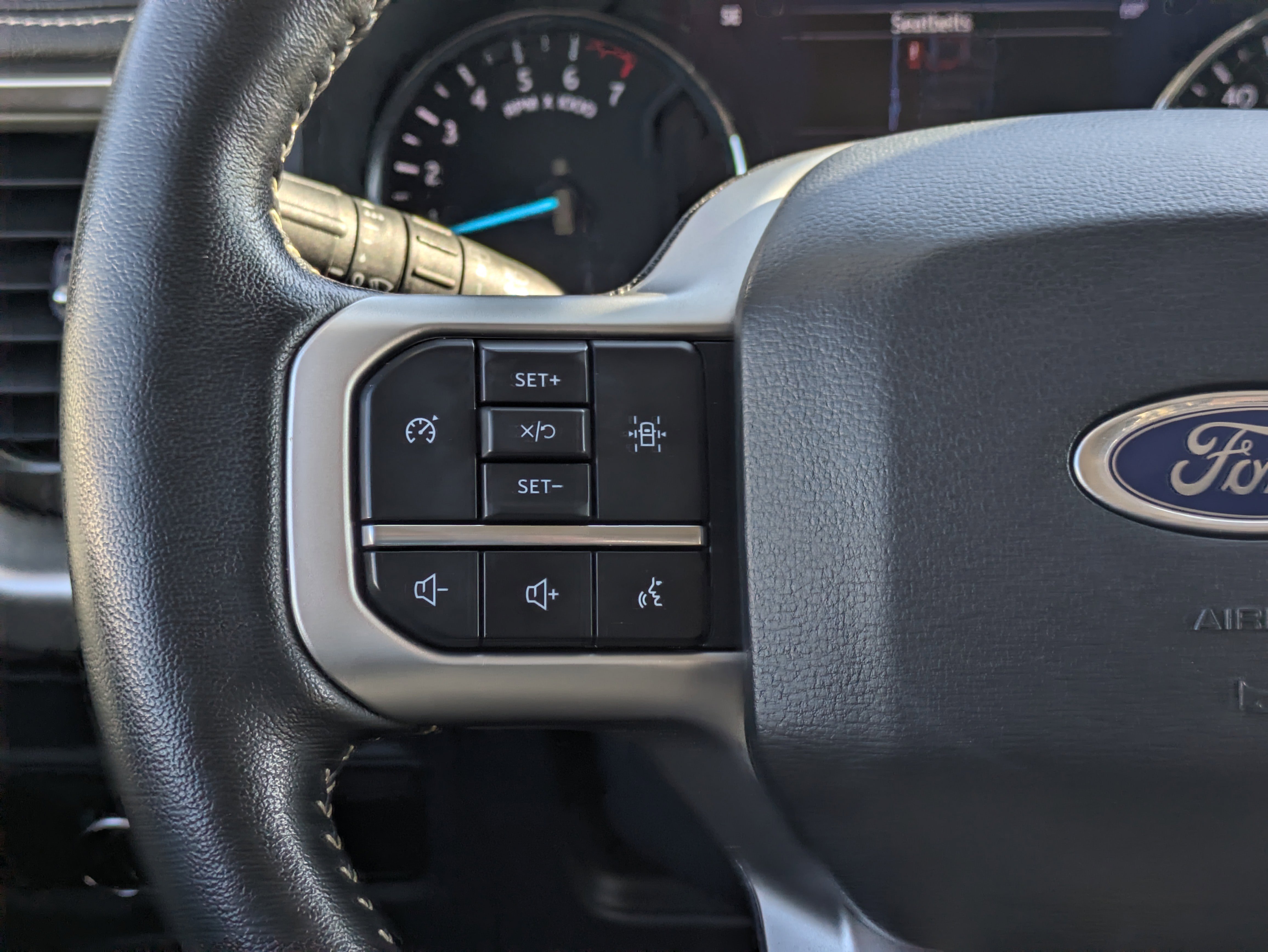 Certified 2024 Ford Expedition Max XLT image 27