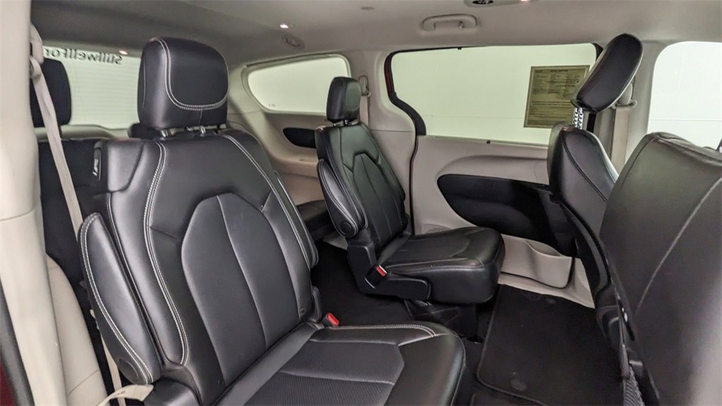 Used 2024 Chrysler Pacifica Touring-L image 36