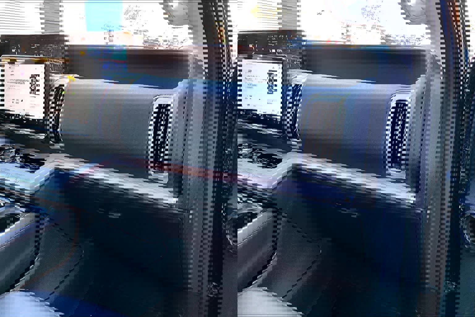 Certified 2025 Ford Expedition Active image 18