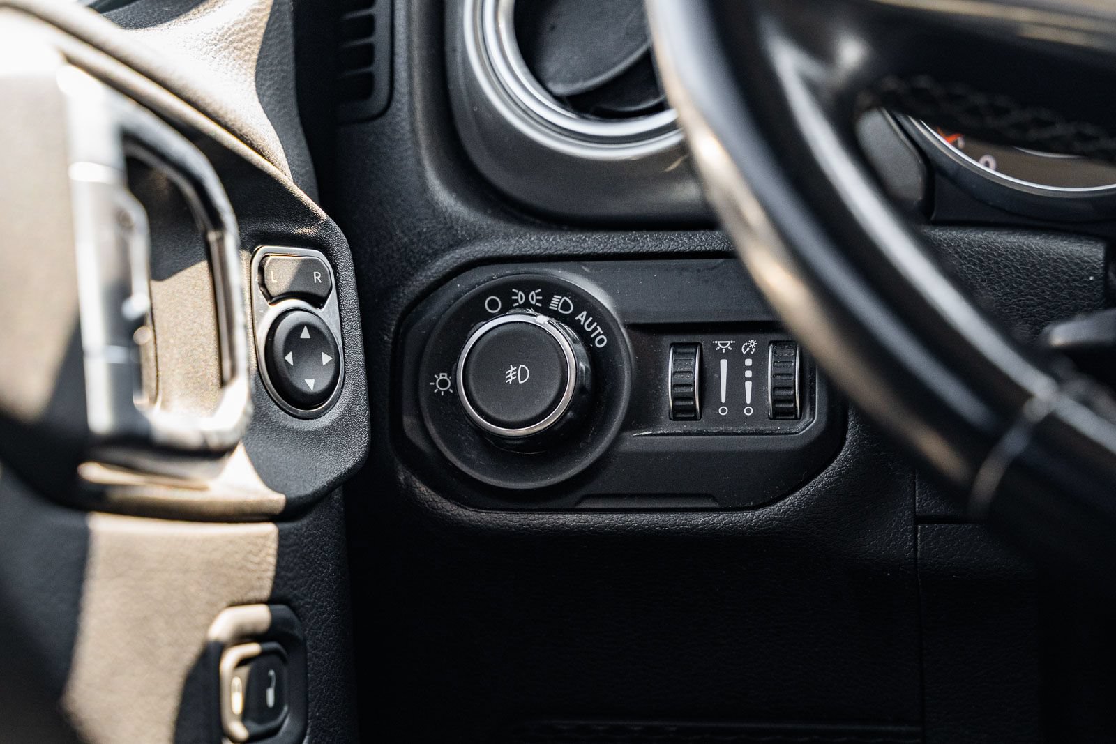 Used 2021 Jeep Wrangler Unlimited Sahara AWD/4WD image 29