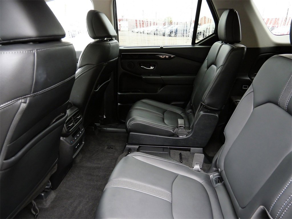 Used 2024 Honda Pilot Touring image 11