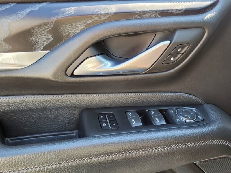 Used 2023 GMC Yukon Denali w/ Denali Reserve Package image 31