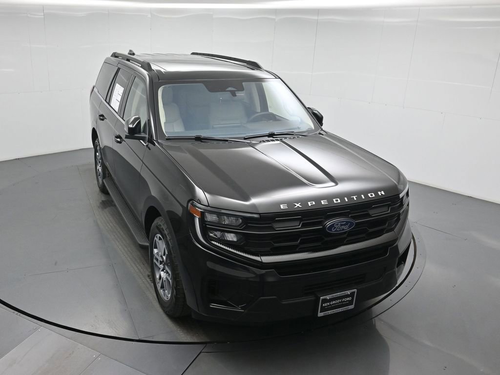 Certified 2025 Ford Expedition Active image 3