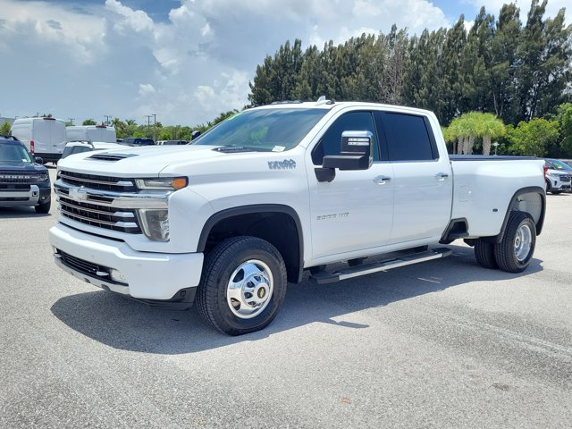 Used 2022 Chevrolet Silverado 3500 High Country w/ Technology Package AWD/4WD image 3