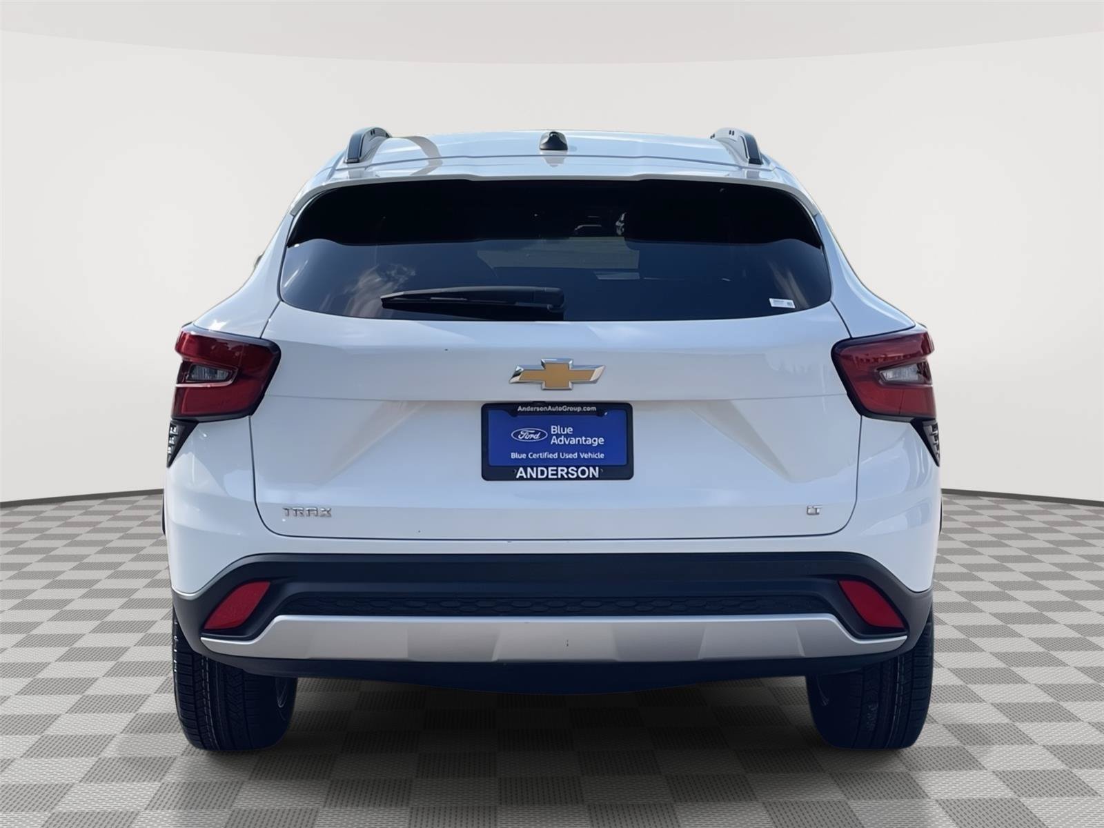 Used 2025 Chevrolet Trax LT FWD image 8