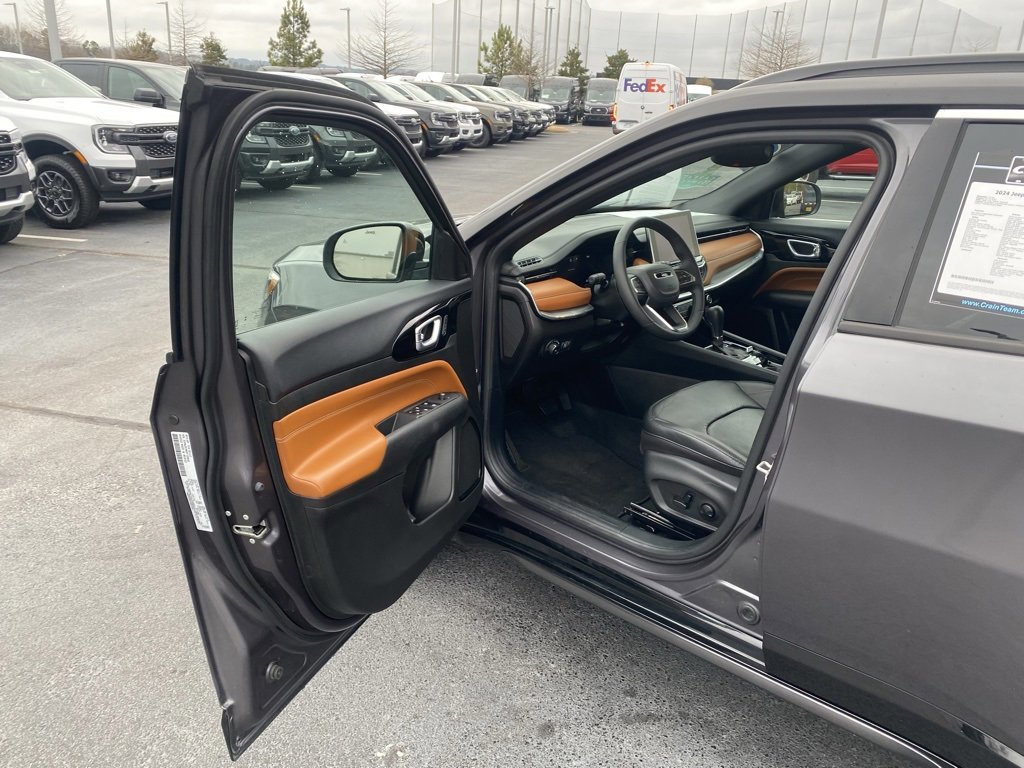 Used 2024 Jeep Compass Limited w/ Elite Group image 10