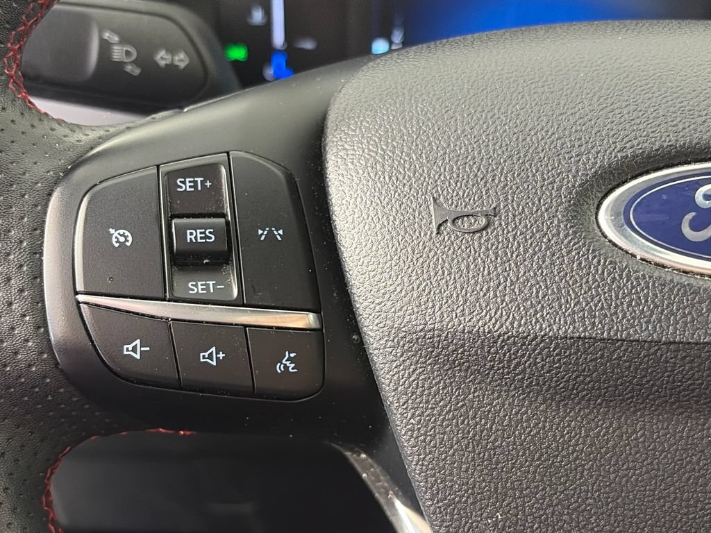 Certified 2025 Ford Escape ST-Line Select AWD/4WD image 17