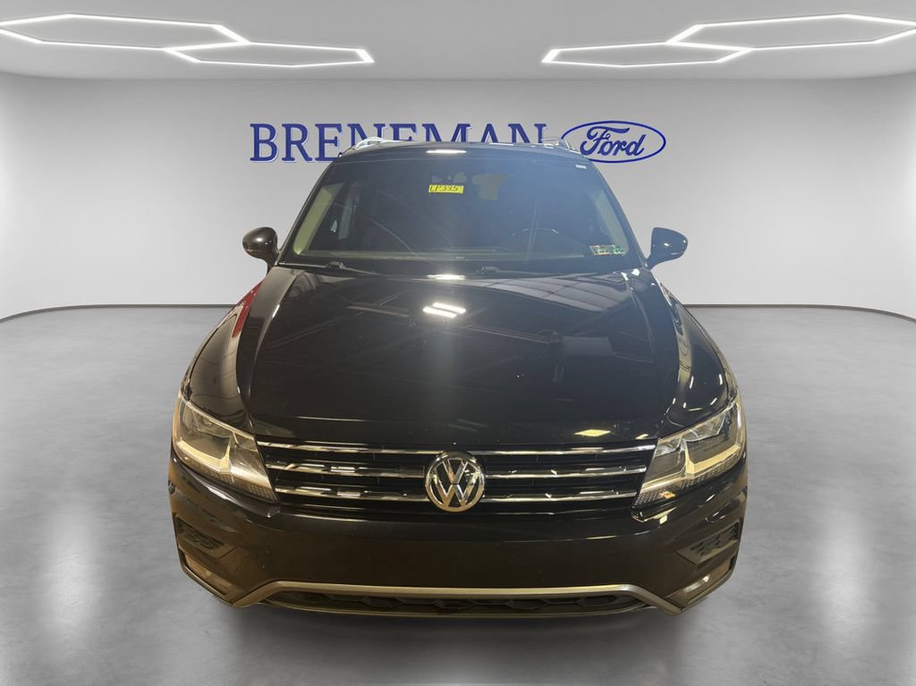 Used 2018 Volkswagen Tiguan SEL AWD/4WD image 2