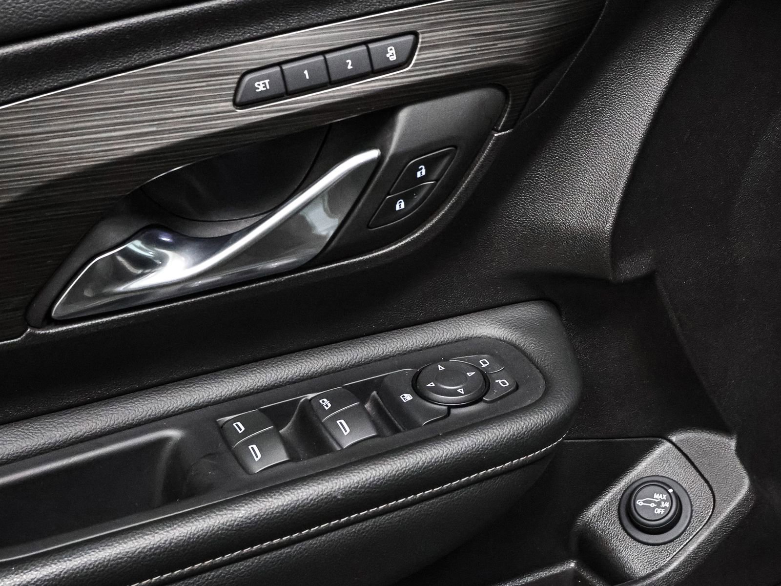 Used 2024 GMC Terrain SLT image 20