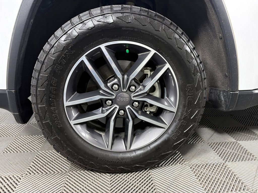 Used 2019 Jeep Grand Cherokee Limited AWD/4WD image 10
