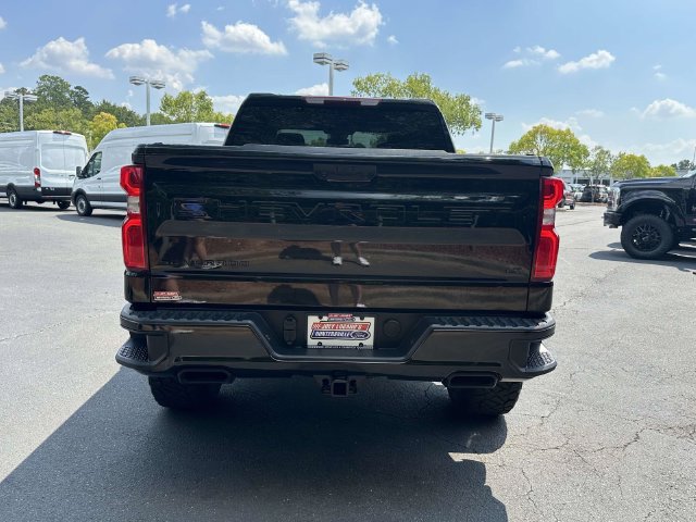 Used 2025 Chevrolet Silverado 1500 LT Trail Boss w/ Dark Appearance Package AWD/4WD image 13