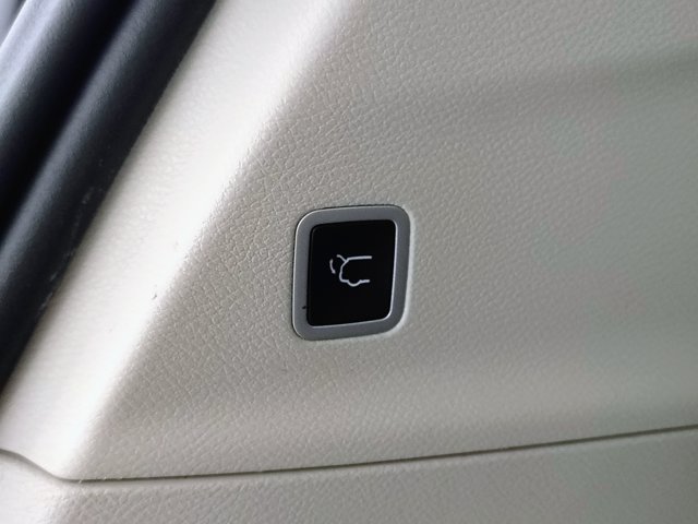 Used 2024 Chrysler Pacifica Touring-L FWD image 17