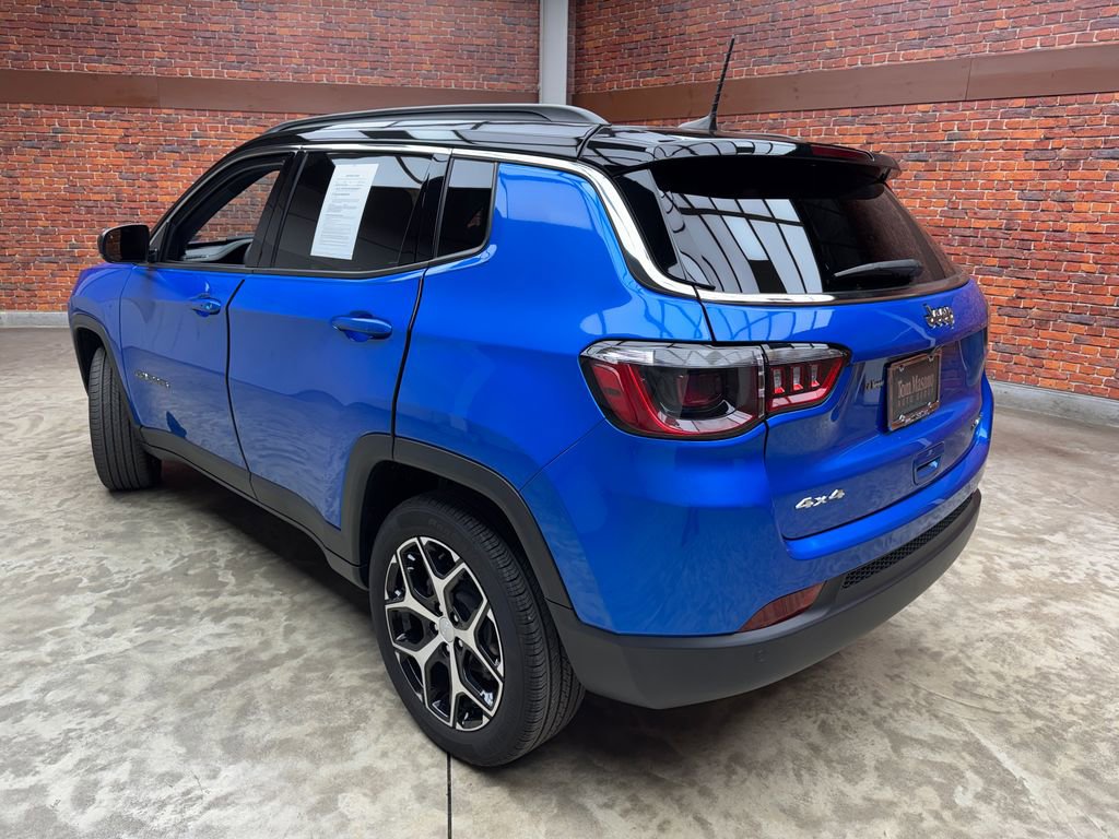 Used 2024 Jeep Compass Limited AWD/4WD image 2