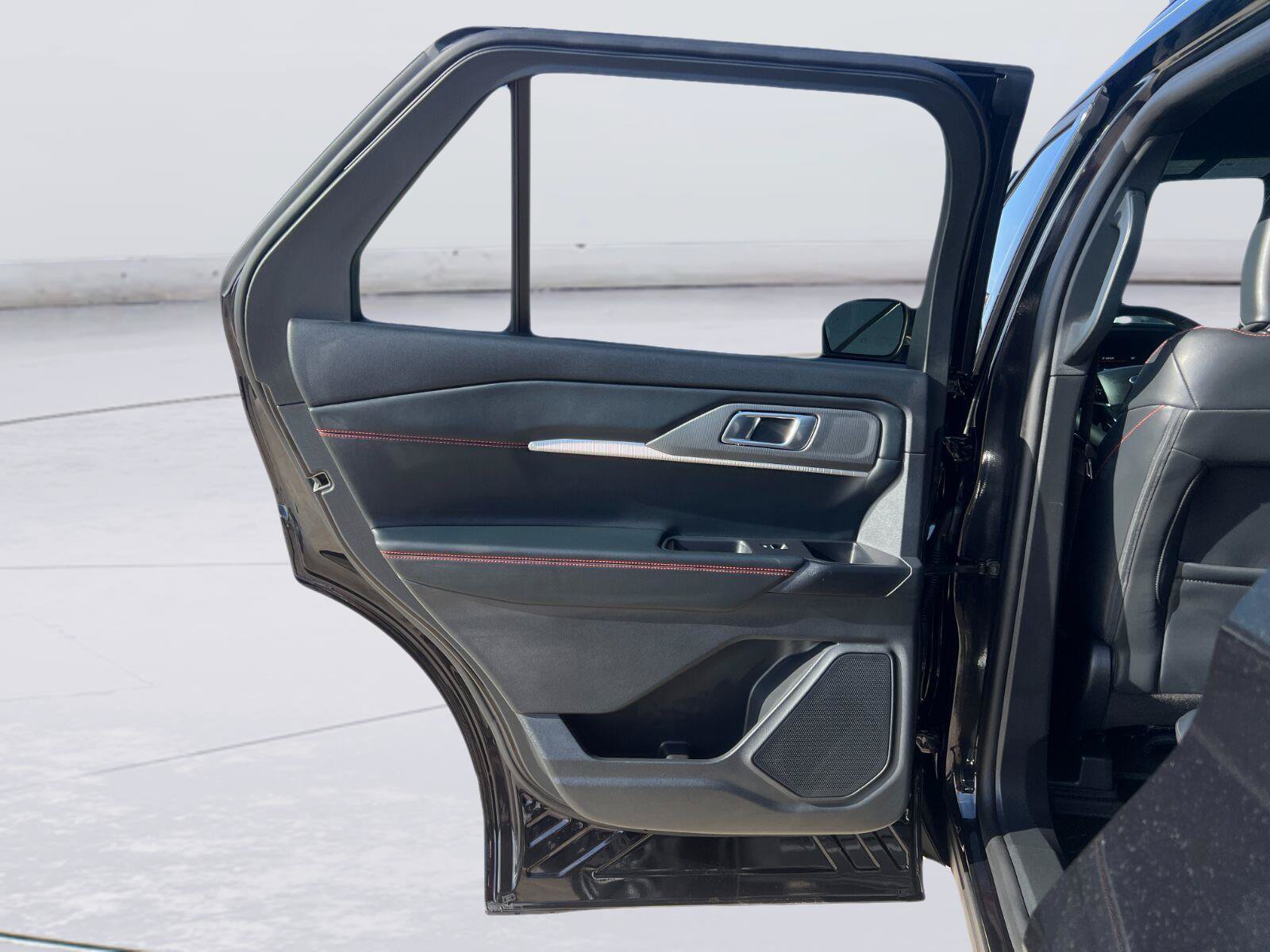Certified 2026 Ford Explorer ST-Line w/ ST-Line Street Pack RWD image 23