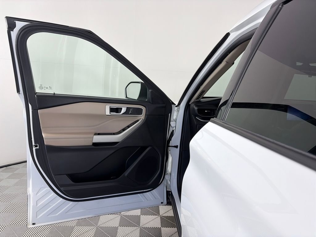 Certified 2022 Ford Explorer XLT w/ Equipment Group 202A image 10