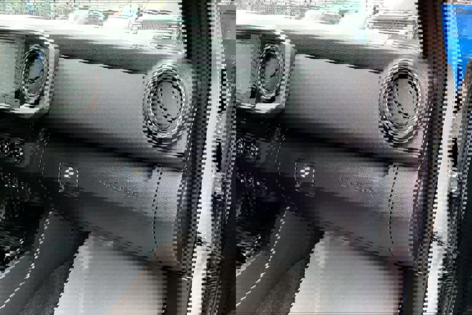 Used 2018 Toyota Tacoma TRD Off-Road image 20