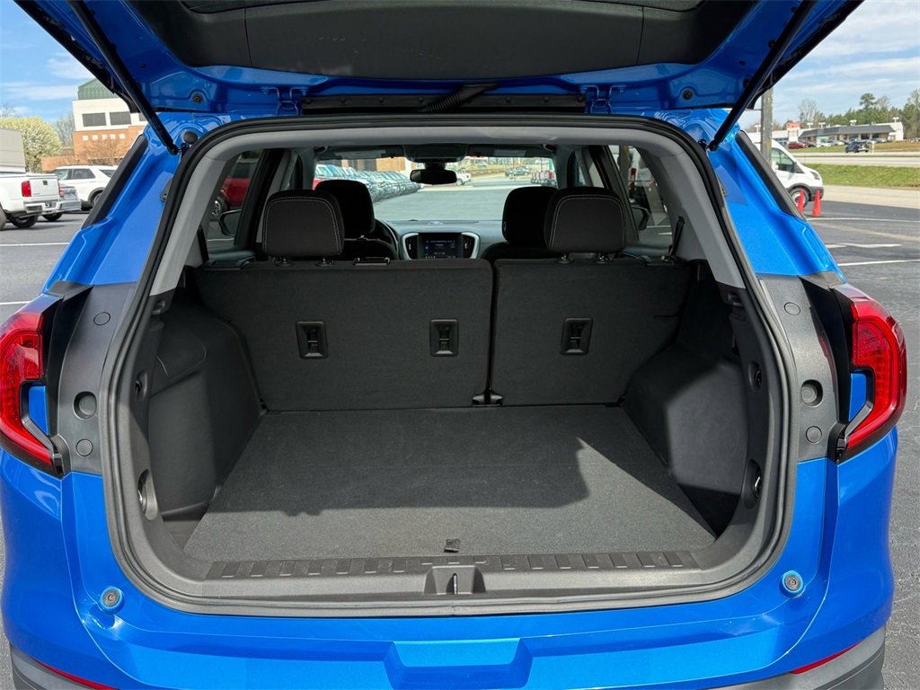 Used 2024 GMC Terrain SLE image 15