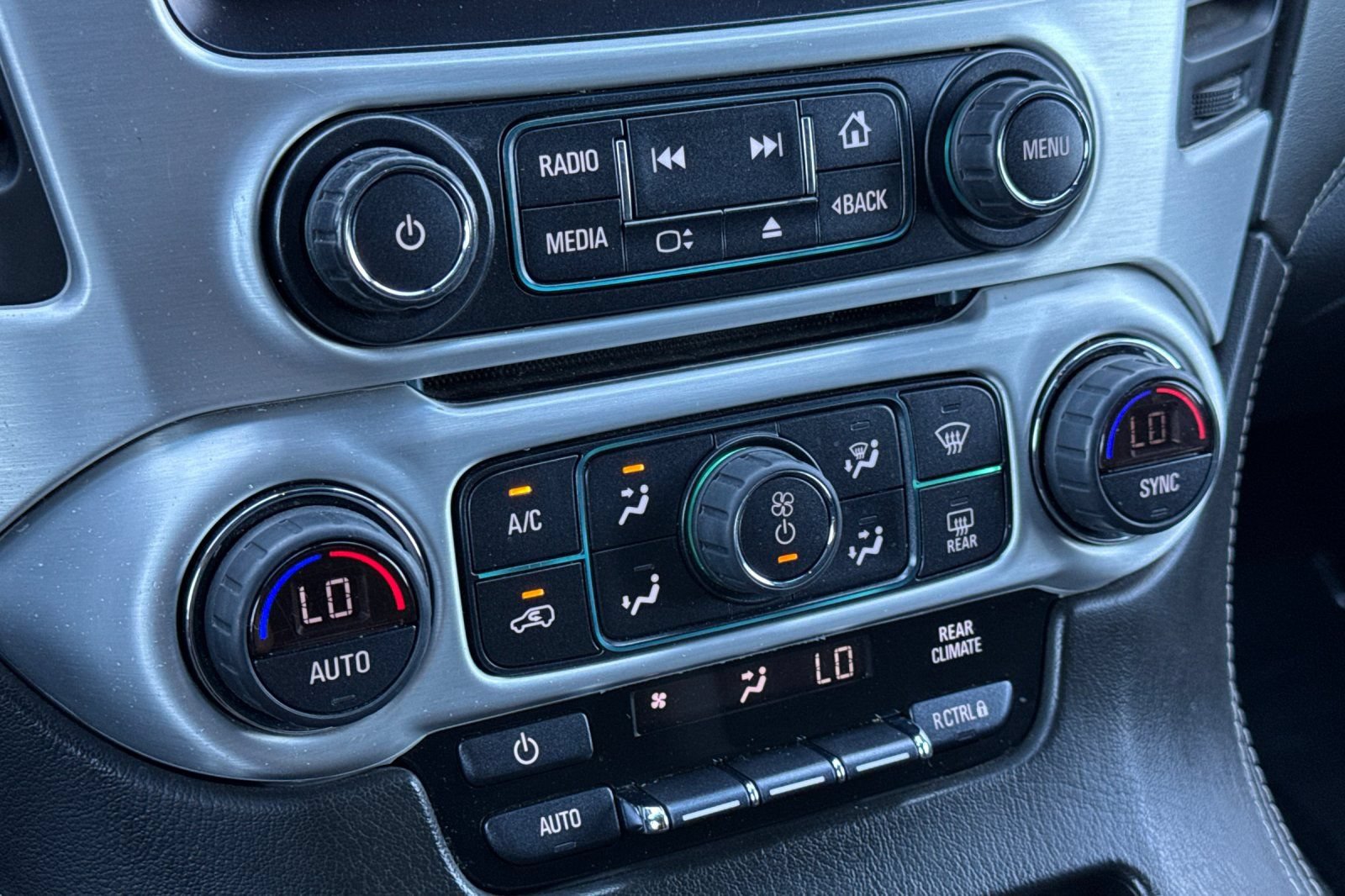 Used 2020 GMC Yukon SLE w/ SLE Value Package AWD/4WD image 24
