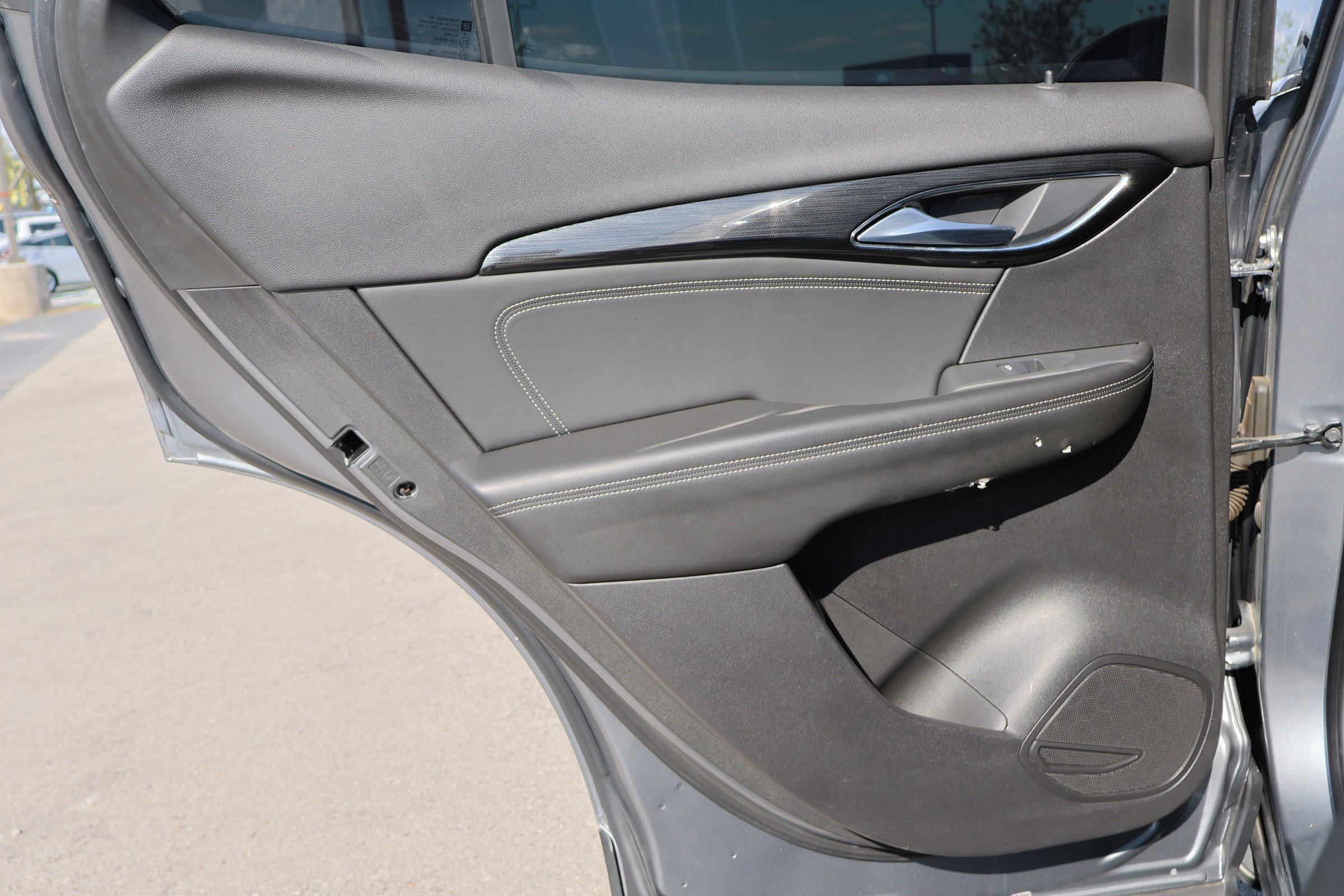 Used 2022 Buick Envision Essence w/ Safety Package image 38