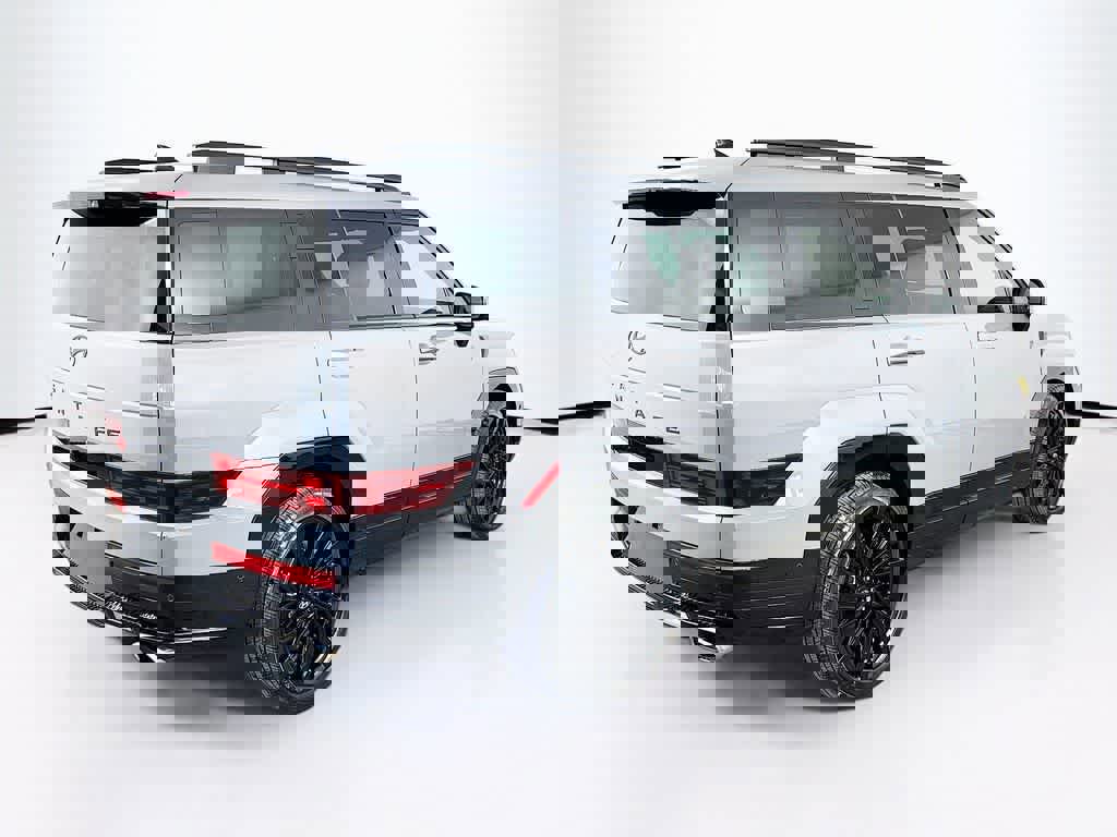 Used 2025 Hyundai Santa Fe Calligraphy image 5