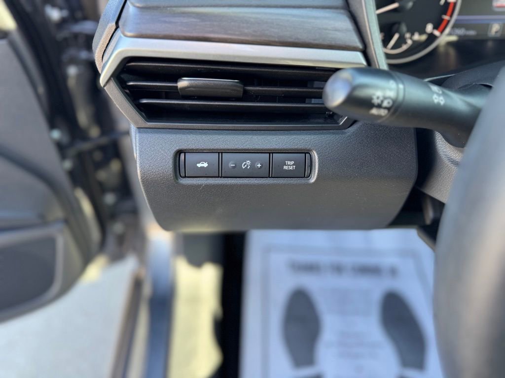 Used 2025 Nissan Altima 2.5 SV AWD/4WD image 14