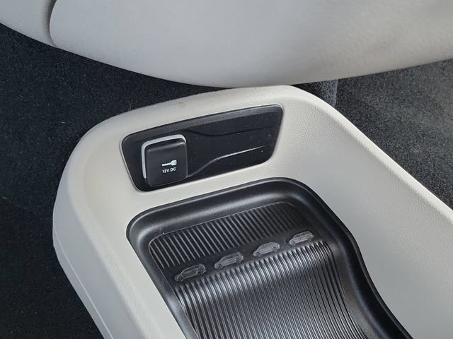 Used 2024 Chrysler Pacifica Touring-L FWD image 28