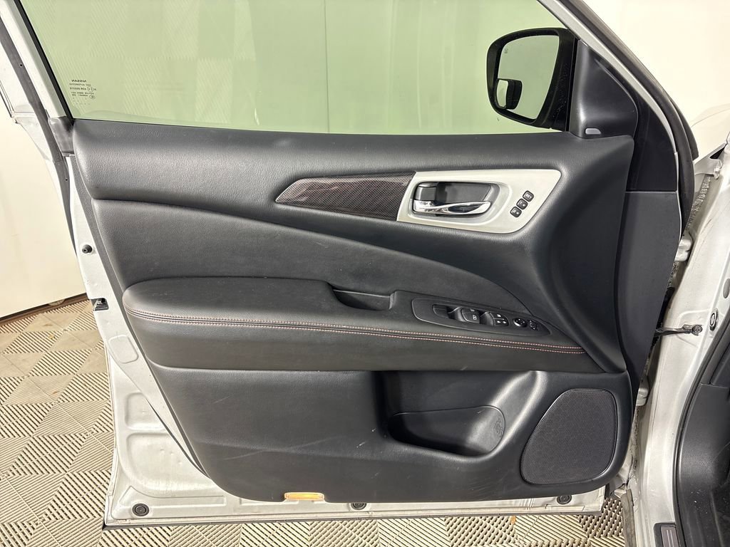 Used 2020 Nissan Pathfinder SL image 22