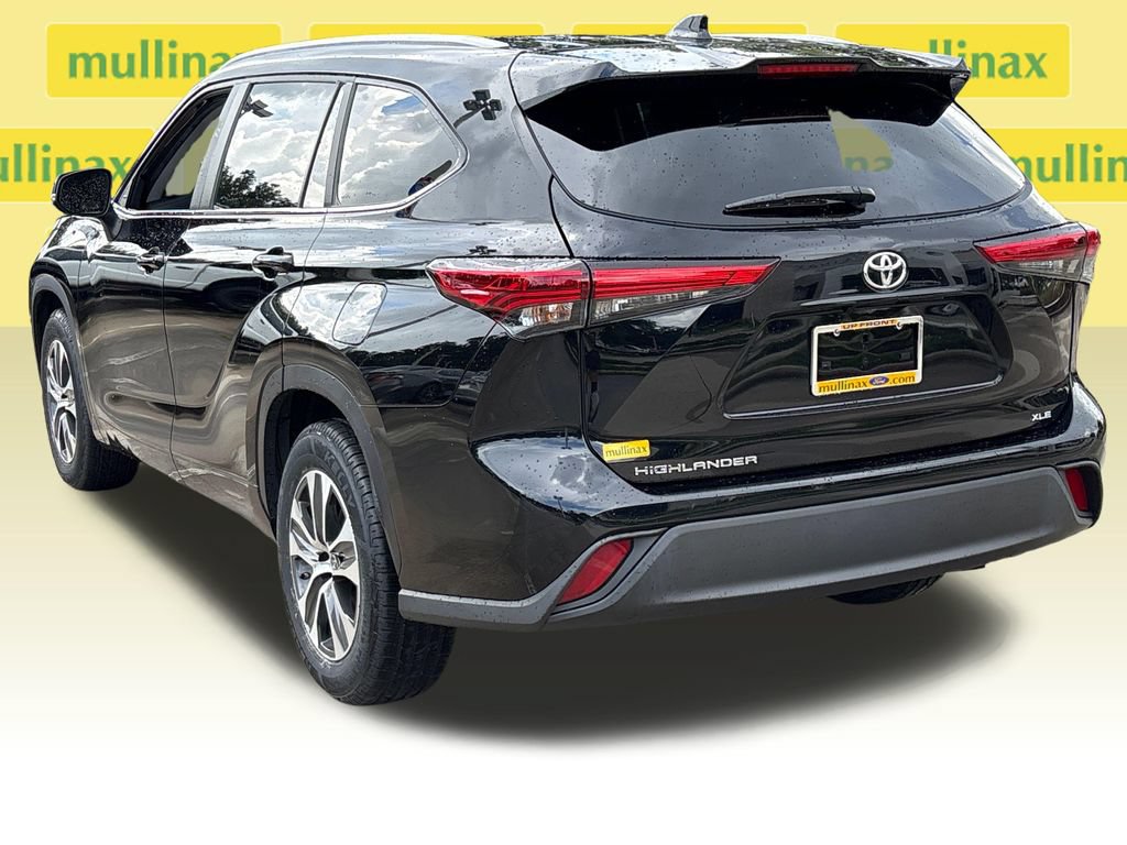 Used 2023 Toyota Highlander XLE FWD image 10