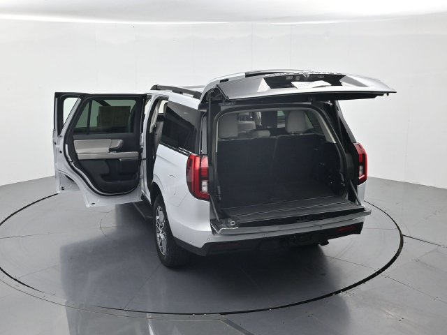 Certified 2025 Ford Expedition Active AWD/4WD image 50