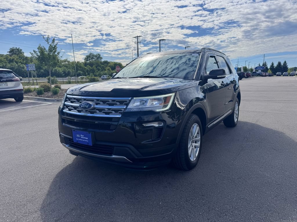 Certified 2018 Ford Explorer XLT w/ Equipment Group 201A AWD/4WD image 5