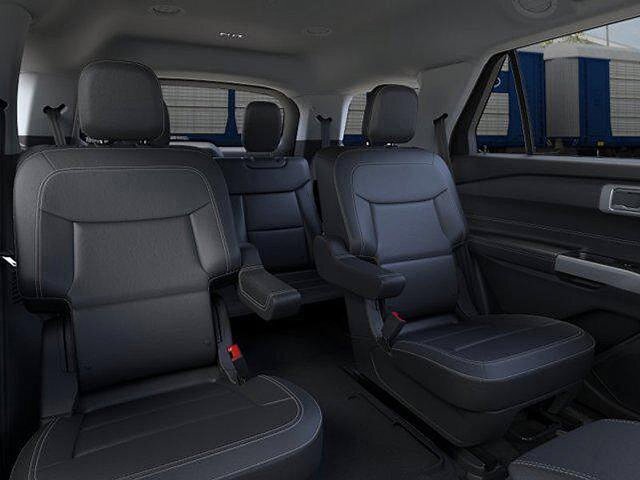 Certified 2022 Ford Explorer XLT w/ Equipment Group 202A AWD/4WD image 11