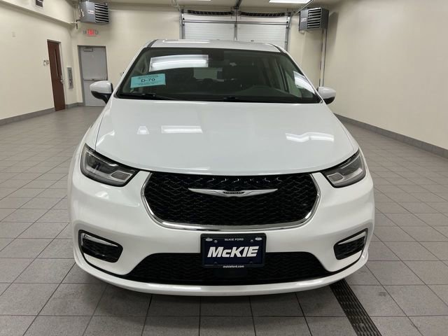 Used 2023 Chrysler Pacifica Touring-L image 4