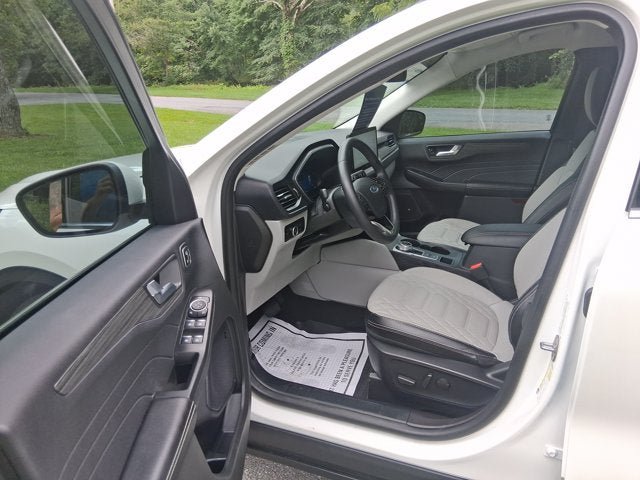 Certified 2023 Ford Escape Platinum w/ Premium Technology Package AWD/4WD image 9