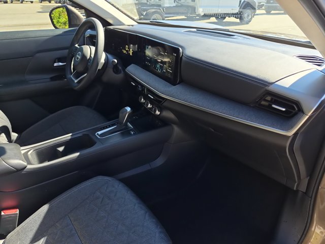 Used 2025 Nissan Kicks SV w/ SV Premium Package FWD image 35
