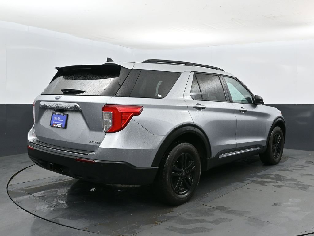Certified 2024 Ford Explorer XLT w/ Class IV Trailer Tow Package image 2