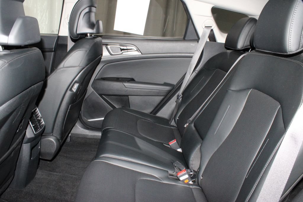 Used 2025 Kia Sportage EX AWD/4WD image 15
